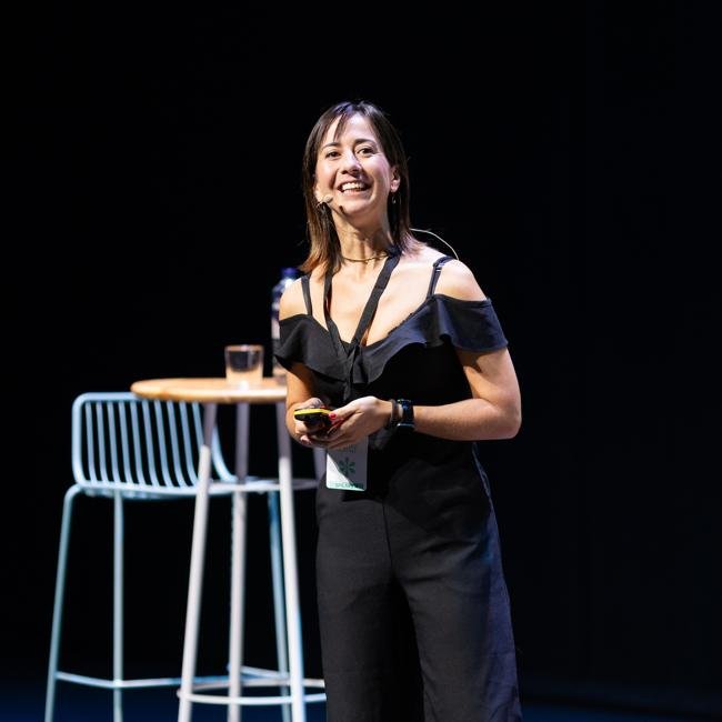 El cerebro, como una radio donde si eliges la emisora correcta disfrutas de la música y sino solo es ruido, según Alba Cardalda.