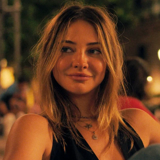 Heather (Madelyn Clyne) inicia un viaje con sus amigos por Europa que cambiará su vida como la conoce para siempre.