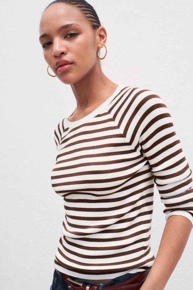 Jersey con estampado de rayas de Mango.