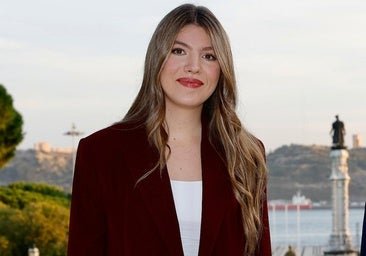 Ni negra ni marrón, la infanta Sofía tiene la blazer ideal para ir al trabajo este otoño