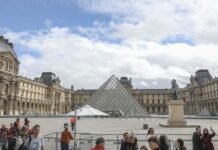 El Museo del Louvre reabre al público tres días después del robo