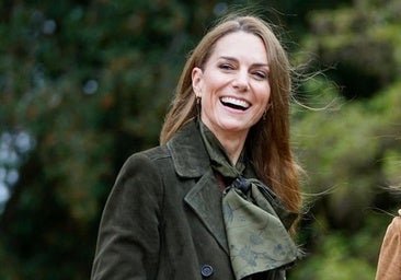 Kate Middleton se viste de safari para su encuentro con Melania Trump: una chaqueta de ante tendencia y falda de Ralph Lauren