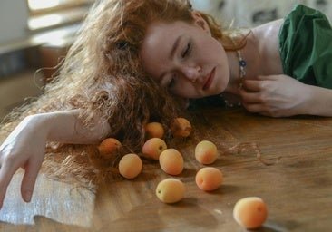 Esta es la fruta que te ayudará a deshinchar la tripa y a tener la piel más brillante y joven (y está de temporada)