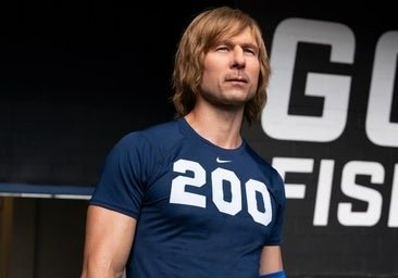 Chad Powers: Glen Powell protagoniza la nueva comedia deportiva de Disney+ que te recordará a Ted Lasso