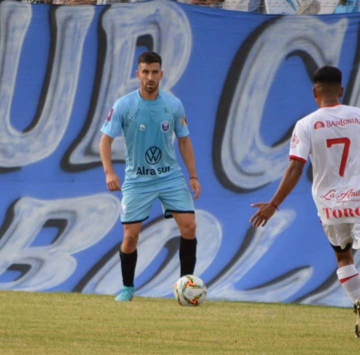 El lateral Luciano Lapetina se incorporó a Ciudad de Bolívar en febrero de 2025. Foto: Club Ciudad de Bolívar.
