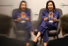 La ministra Robles defiende en Barcelona el aumento del gasto militar