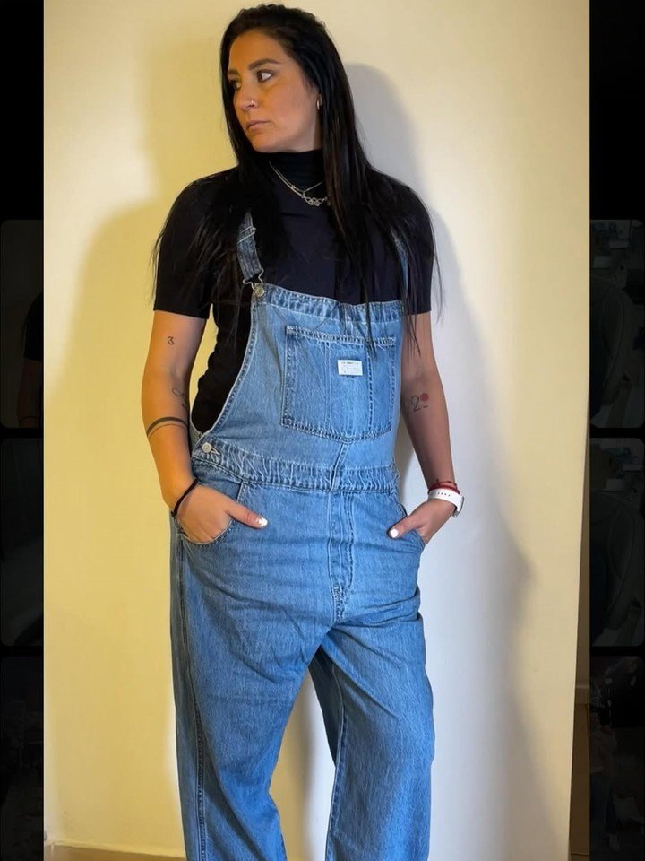 "Estilo mamá", escribió Nizetich junto a una foto en la que se nota su incipiente panza de embarazada. Foto Instagram @yasnizetich