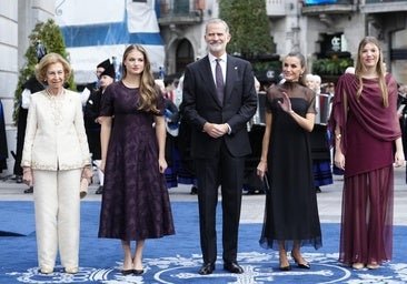 Por qué la reina Sofía es la mejor vestida de la familia real en los Premios Princesa de Asturias: juega en otra liga