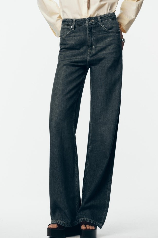 Vaqueros rectos de Zara (29,95 euros)