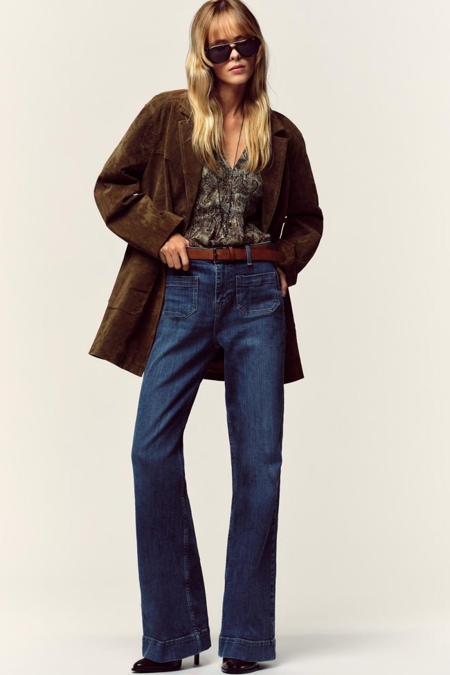 Vaqueros flare de Zara (35,99 euros)