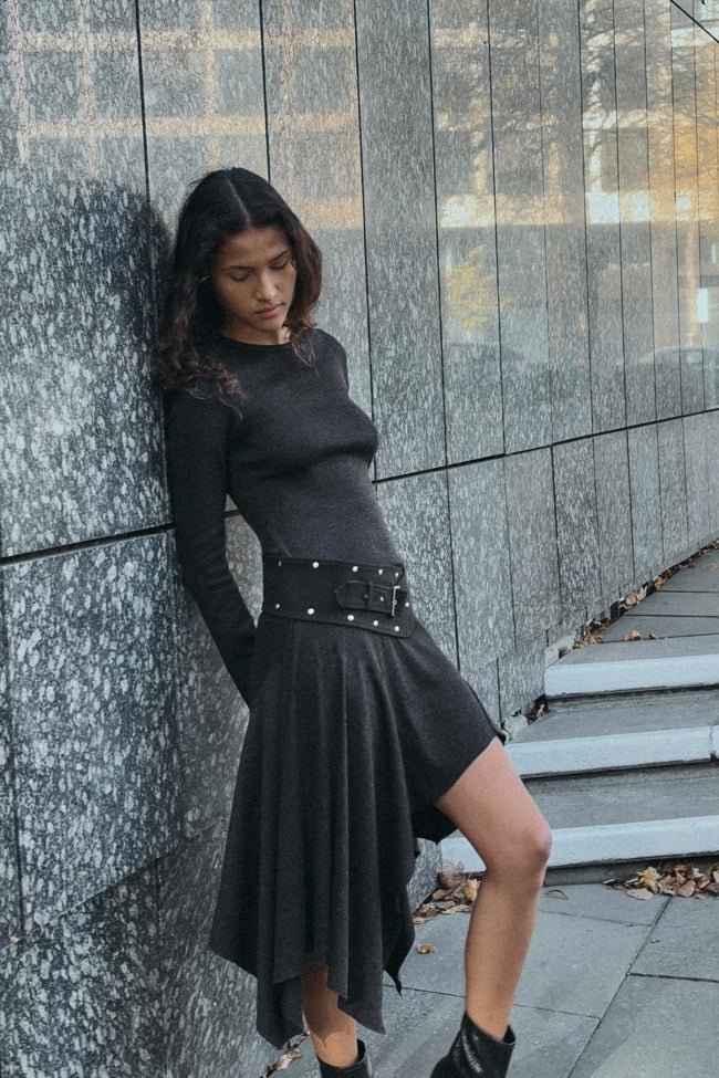 Vestido gris de Zara (29,95 euros)