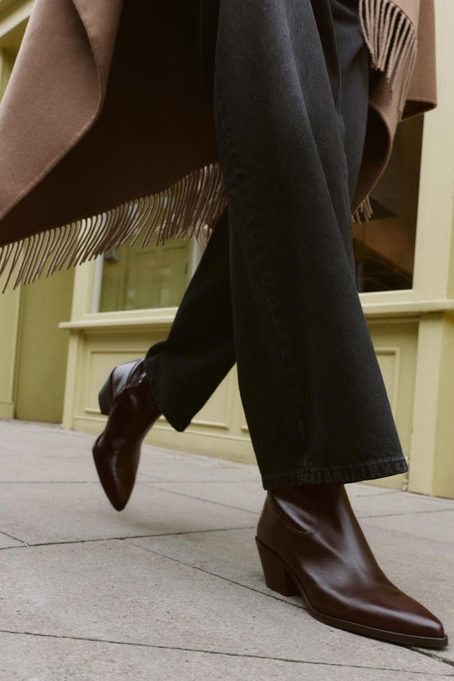 Botines burdeos de Zara (59,95 euros)