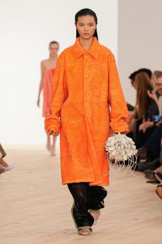 Loewe.