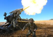 Militares rusos avanzan en la ofensiva en un bastión estratégico