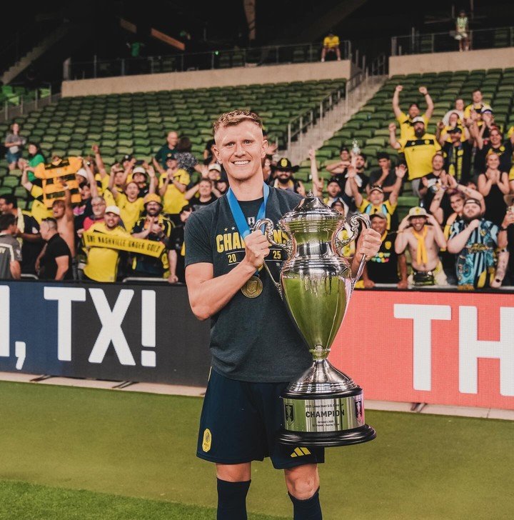 Sam Surridge, feliz tras la reciente conquista de la US Open Cup.