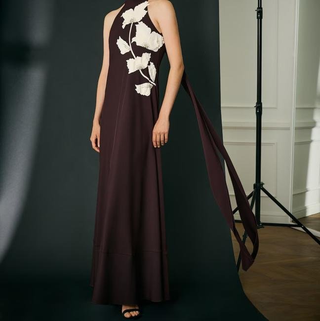 Vestido con flor de Woman el Corte Inglés, 210 euros.