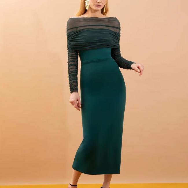 Vestido verde de Zaniah de Victoria Collection, 255 euros.