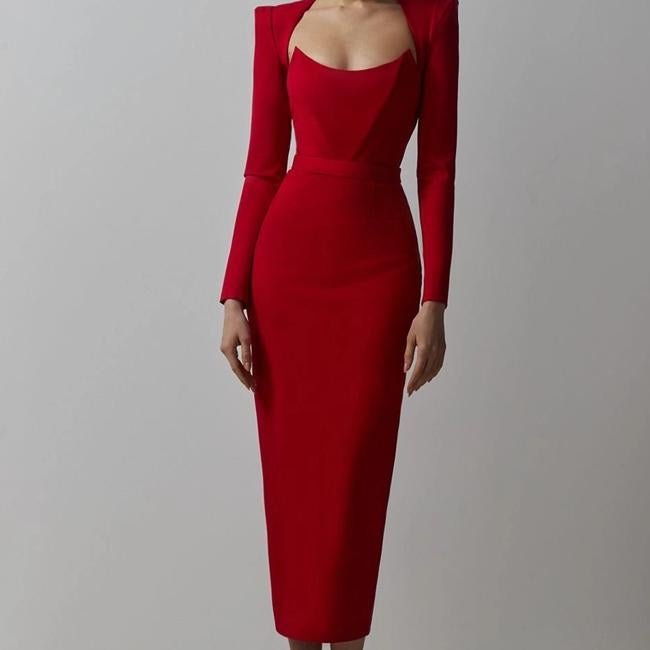 Vestido rojo midi de Jardin Vue, 52,95 euros.