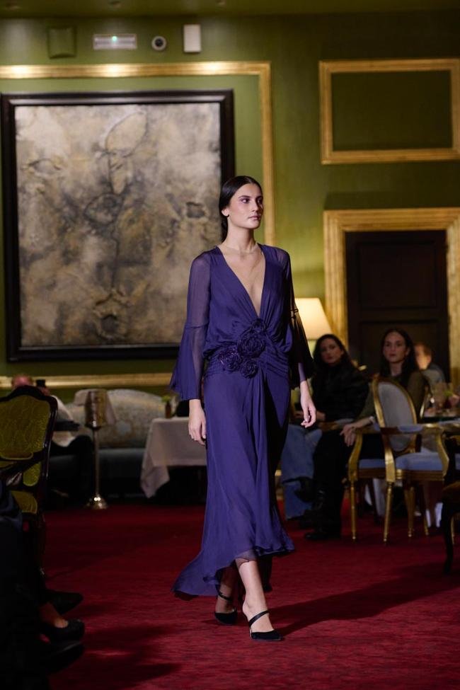 Look del desfile de Victorio & Lucchino en SIMOF Madrid 2025.