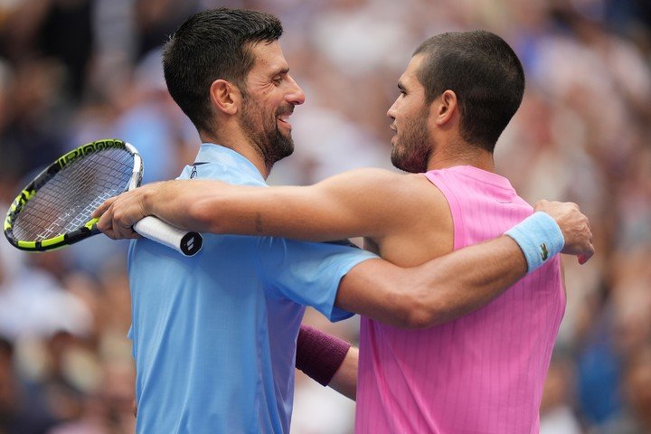 Djokovic y Alcaraz cruzaron opiniones sobre el calendario y las exhibiciones. Foto AP Photo/Seth Wenig