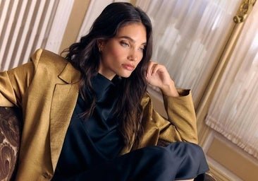 Las expertas en moda cambiarán el clásico vestido de fiesta negro por uno azul marino