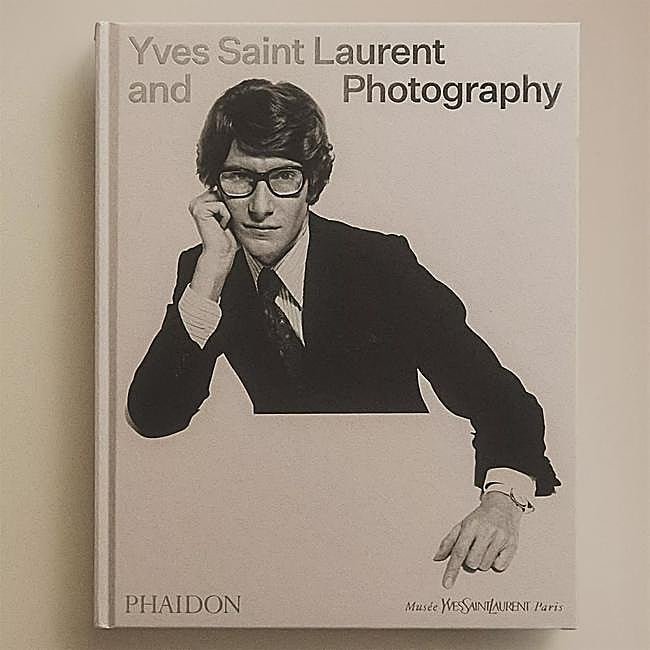 Coffee table book de Yves Saint Laurent, 59.95 euros en Zara Home.