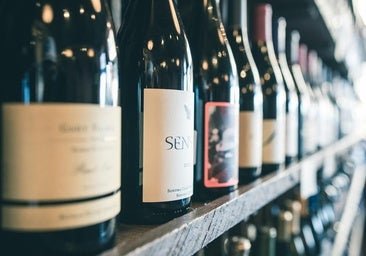 Por qué no hay que comprar el vino en el supermercado: la guía para convertirte en un experto en la bebida de moda y triunfar esta Navidad