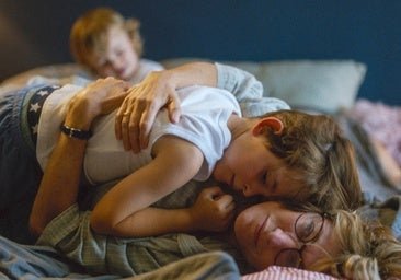 Esta película francesa sobre afectos entre vecinos te va a conmover, y tiene a la hermana de Carla Bruni como protagonista