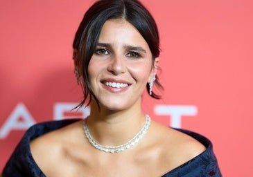 El look más elegante de Tana Rivera: espectacular con un vestido de invitada azul marino