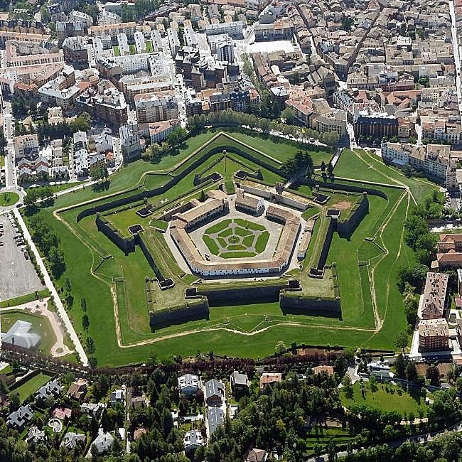 La ciudadela de Jaca tiene forma pentagonal y es única en Europa.