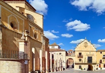 El secreto mejor guardado de Albacete es este pueblo con palacios, un castillo y casas-cueva de cuento