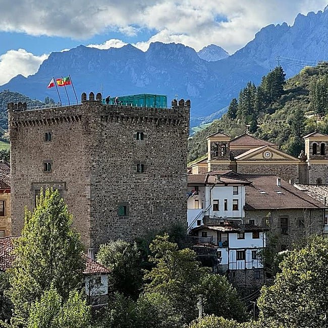 La torre del Infantado es el monumento más emblemático de esta villa cántabra.