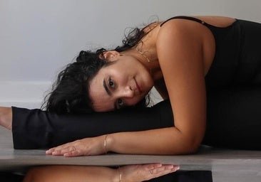 Así se hace el limpiaparabrisas, el ejercicio de pilates que te ayuda a tener unos abdominales fuertes y a reforzar el suelo pélvico