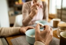 Este test te ayudará a saber si estás en el casi 30% de mayores con problemas para tragar