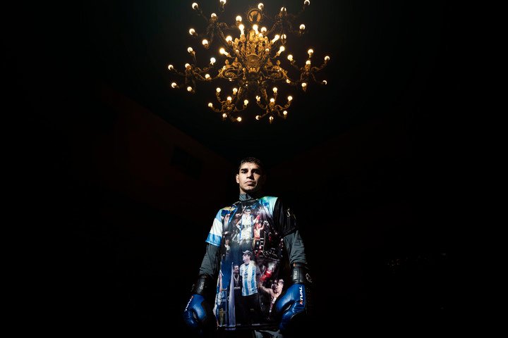 Fernando Martínez pondrá en juego su título supermosca de la AMB ante Jesse Rodríguez. Foto: Mariana Nedelcu.