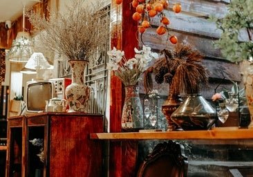 Muebles de IKEA a mitad de precio y deco de las películas de Netflix: el mercadillo que arrasa en Madrid