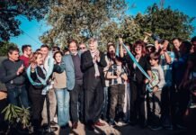 La plaza de Parque Futura suma una gran pérgola para el encuentro vecinal con estaciones deportivas y para las infancias