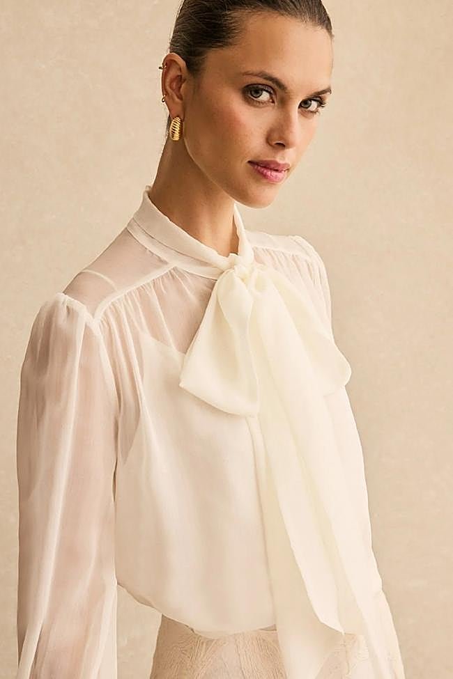 Blusa con detalle de lazada de Bimani.