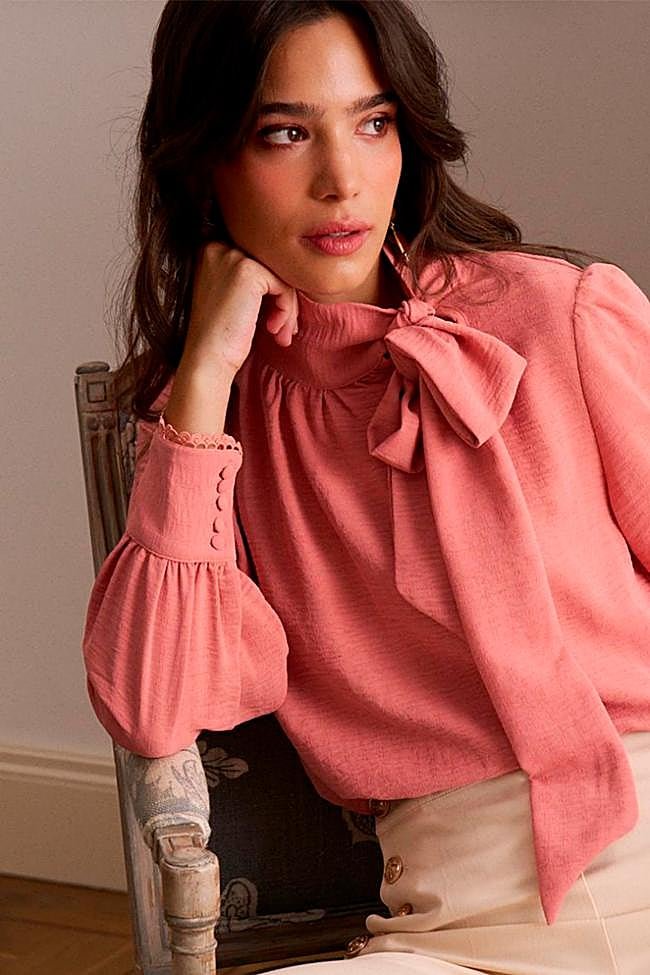 Blusa con detalle de lazo en rosa de Polín et Moi.