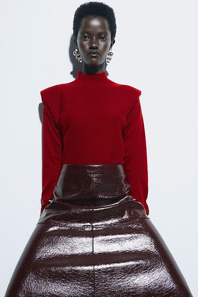 Jersey rojo de Sfera (23,99 euros)