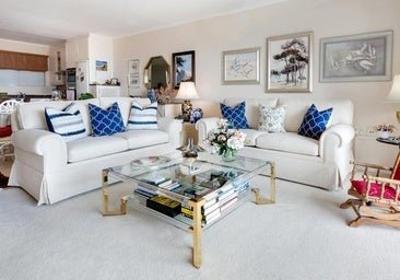 Cómo limpiar la tapicería del sofá: del producto mágico de Mercadona al truco casero de mi madre