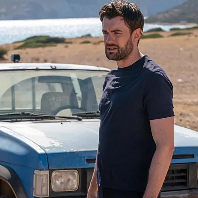 Detrás de su fachada agradable y amable, Adam esconde un lado más oscuro y un misterioso plan de venganza.