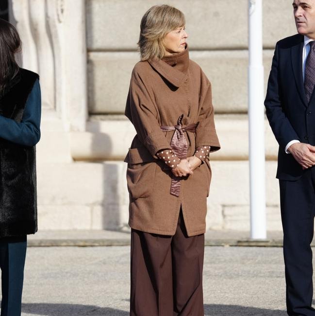 Marta Carazo con un abrigo marrón.