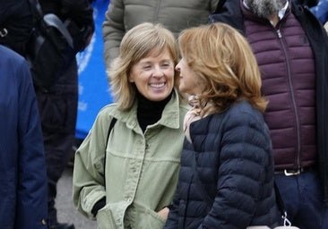 Marta Carazo, secretaria de la reina Letizia, demuestra el poder de la chaqueta sahariana en su visita al Pueblo Ejemplar de Asturias