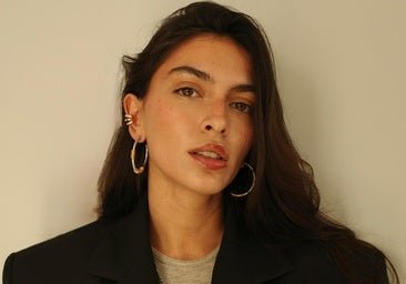 Earcuffs que suben el nivel de cualquier look: la joya moderna que necesitas para otoño