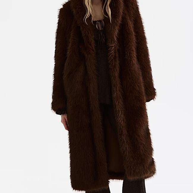 Abrigo de pelo, 79,99 euros.