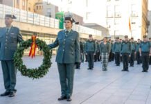 «Parece que va en pijama»: polémica por atuendo de directora de la Guardia Civil española en acto conmemorativo