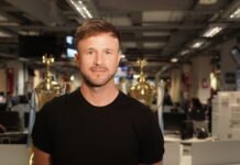 Agustín Canapino y un viaje íntimo a través de su historia: el multicampeón del TC visitó Clarín y eligió las nueve fotos que marcaron su vida