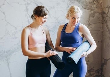 Yoga para dormir mejor: posturas y consejos para mejorar la calidad y cantidad de sueño a los 50