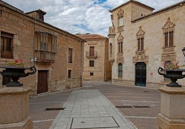 Por qué tienes que visitar esta ciudad de Salamanca a un paso de Portugal: una catedral magnífica y un bello castillo donde dormir